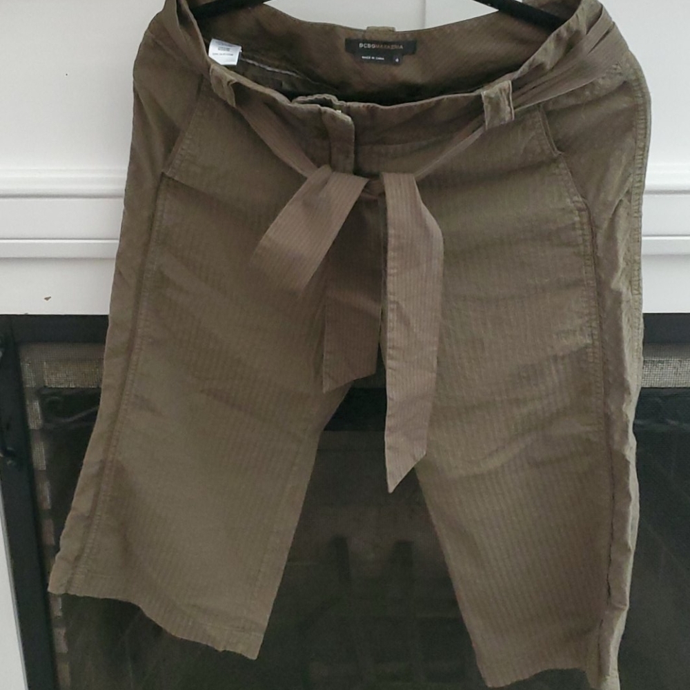 BCBG capris